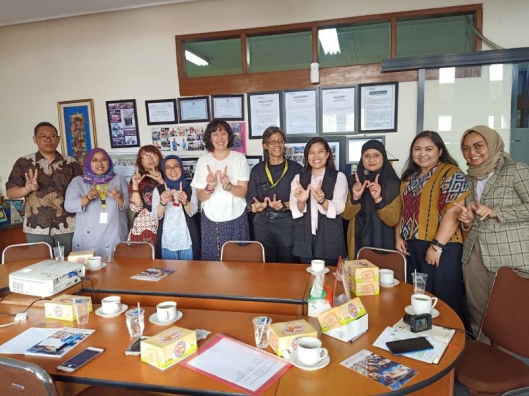 Penjajakan Kerjasama Deputy Director International Education Institute University of St Andrews, United Kingdom dengan program studi Bahasa Inggris, Widyatama