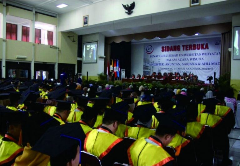 Widyatama Wisuda 996 Lulusan Jenjang Diploma Sampai Magister