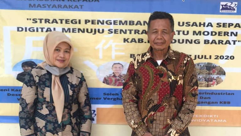 Pengembangan Usaha Sepatu Kulit Berbasis Digital Menuju Sentra Modern  Desa Ganjarsari – Bandung Barat